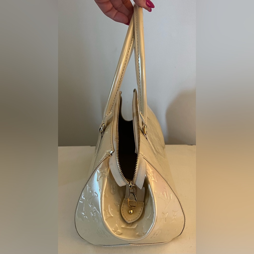 Louis Vuitton Vernis Sherwood Purse - Picture 5 of 15